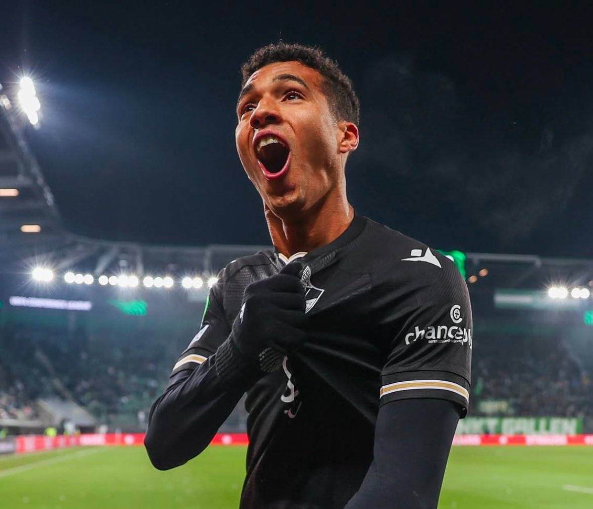 葡萄牙足球后卫再次施展神勇！