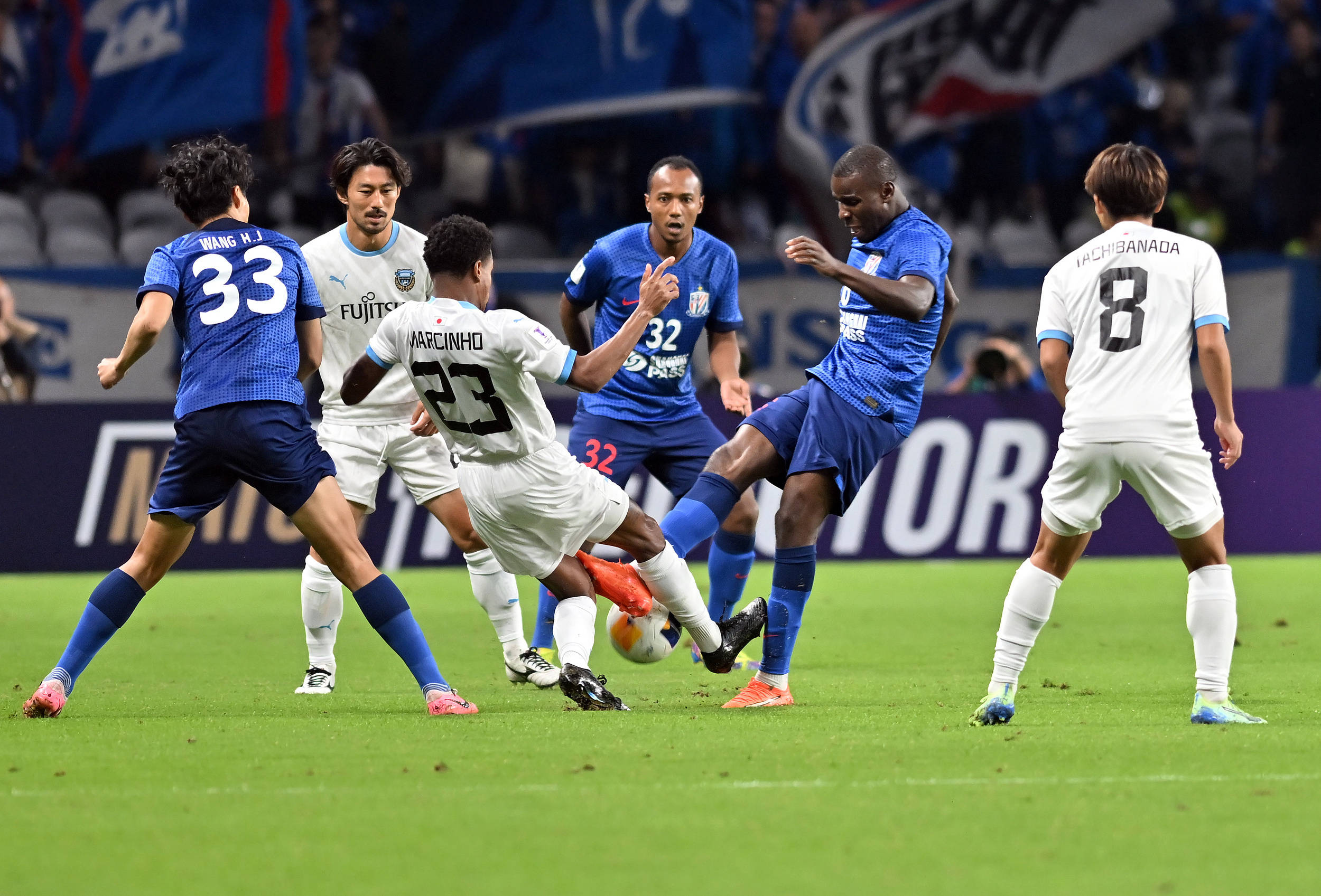 顶级足球赛事魅力无限，赛场瞬间沸腾的简单介绍