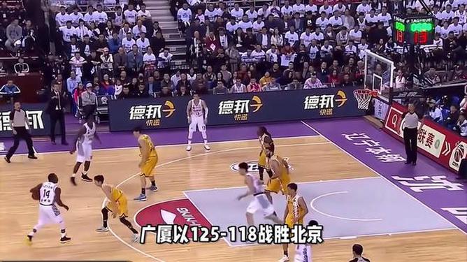 斯里兰卡拳击选手力克对手问鼎金牌