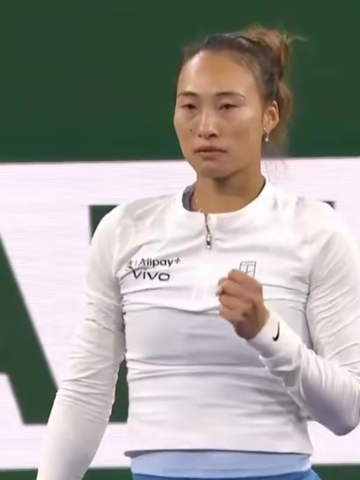  阿扎伦卡在篮网比赛中赛事规则更新，赛况扑朔迷离引发热议！